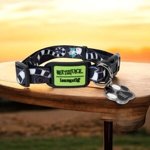 BEETLEJUICE Beetlejuice Sandworm Dog Collar NWT
SIZE LARGE